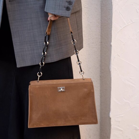 Celeste Chain Bag – A Statement of Luxury and Functionality